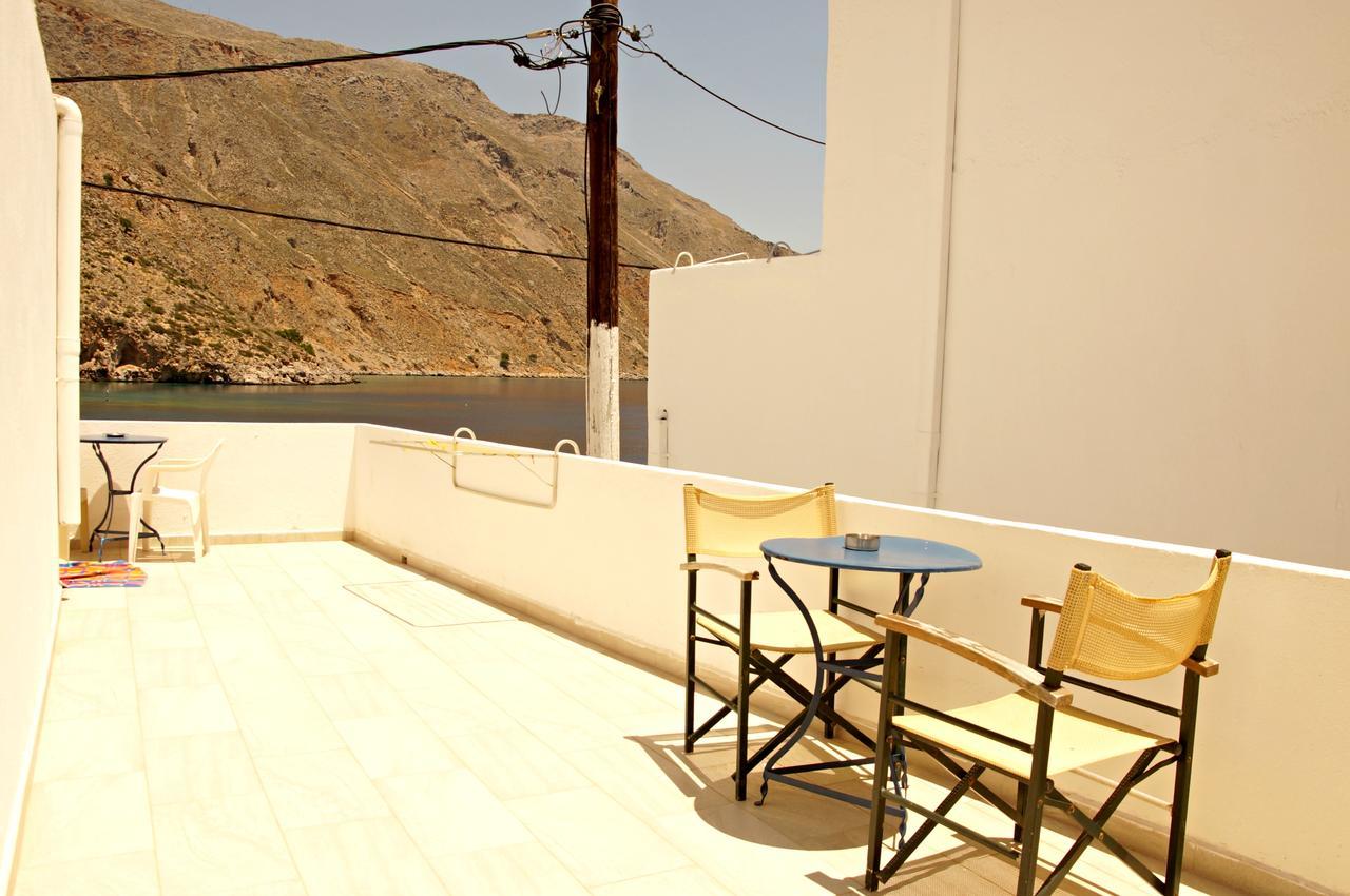 Madares Hotel Loutro Buitenkant foto