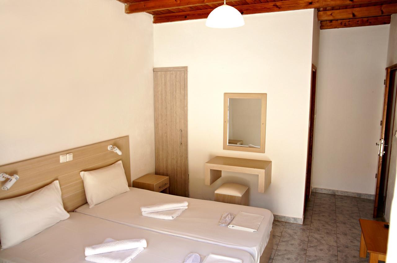 Madares Hotel Loutro Buitenkant foto