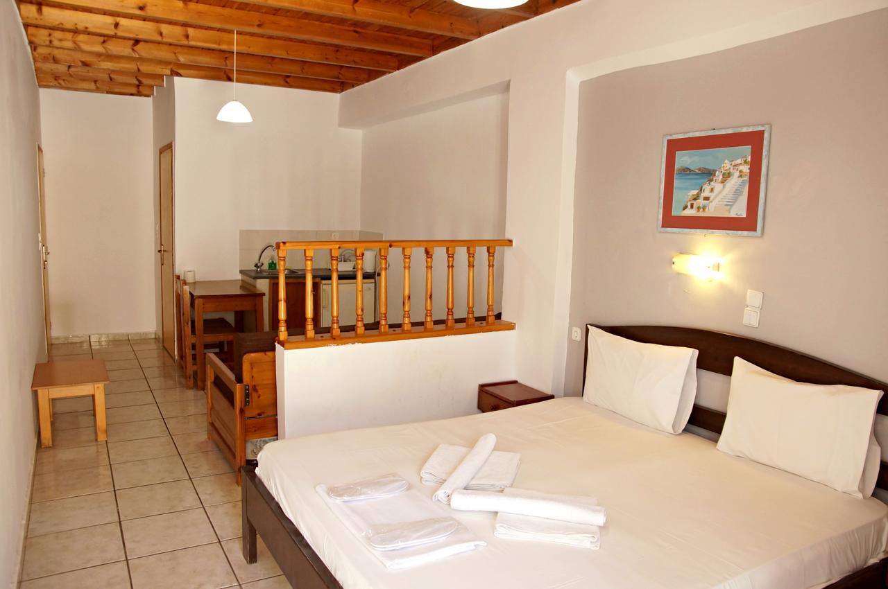 Madares Hotel Loutro Buitenkant foto