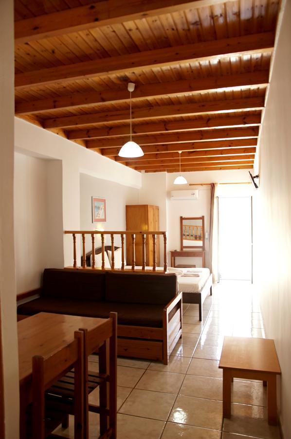 Madares Hotel Loutro Buitenkant foto