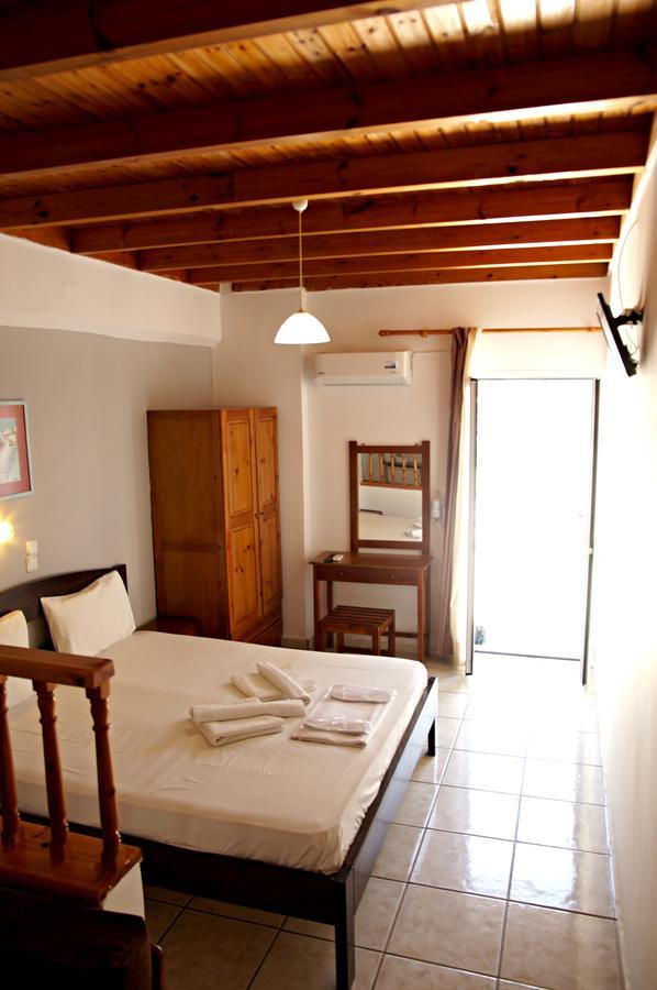 Madares Hotel Loutro Buitenkant foto