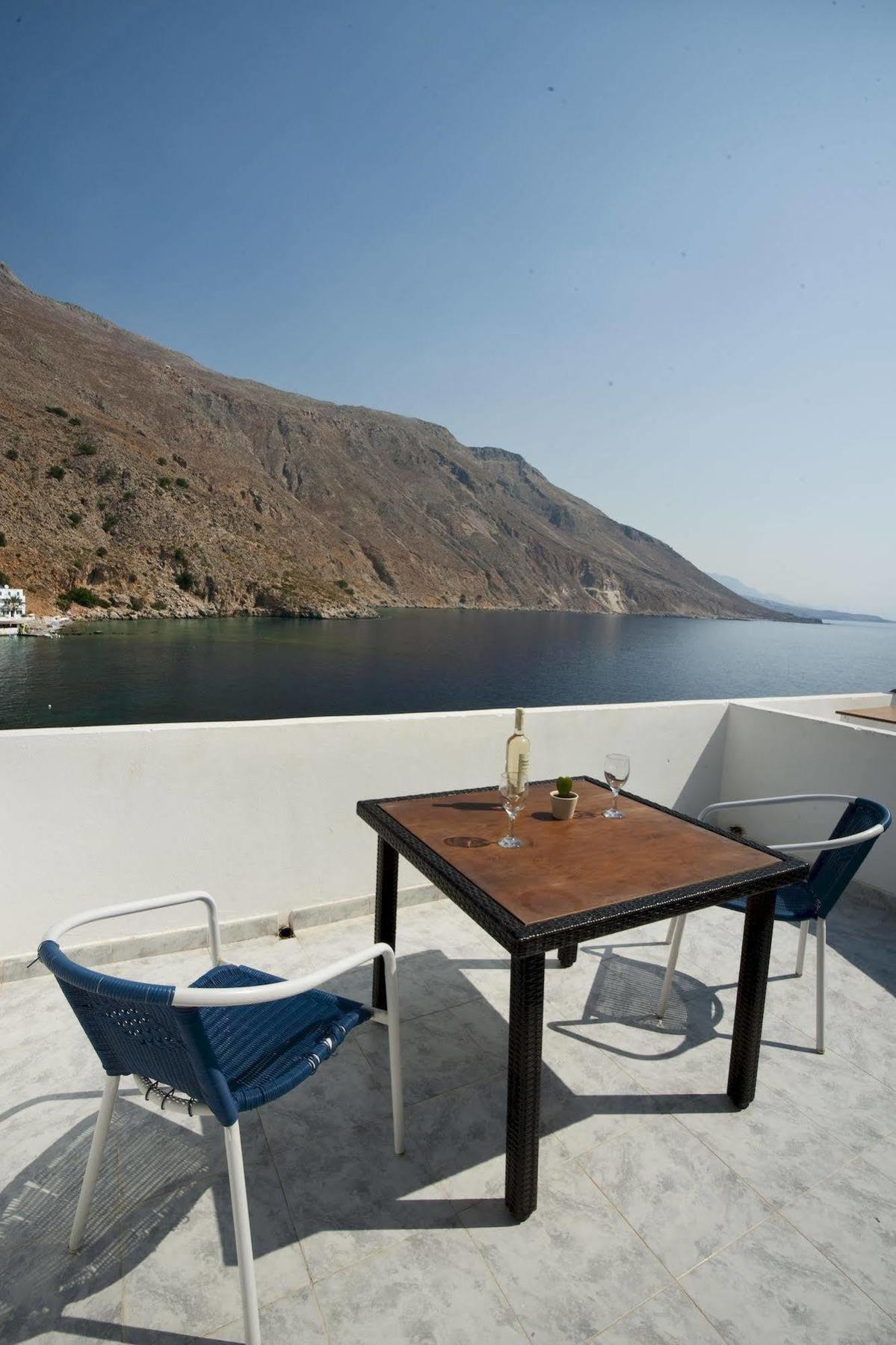 Madares Hotel Loutro Buitenkant foto